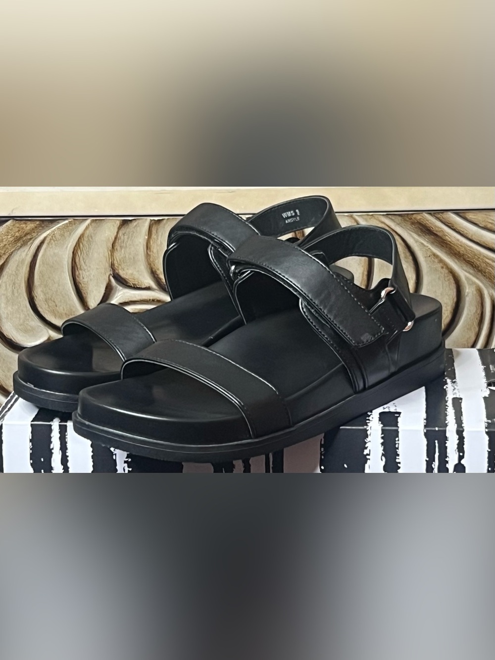 NIB DV by Dolce Vita Argyle Black Velcro Low Platform Sandals Women’s Size 9 - Picture 7 of 8